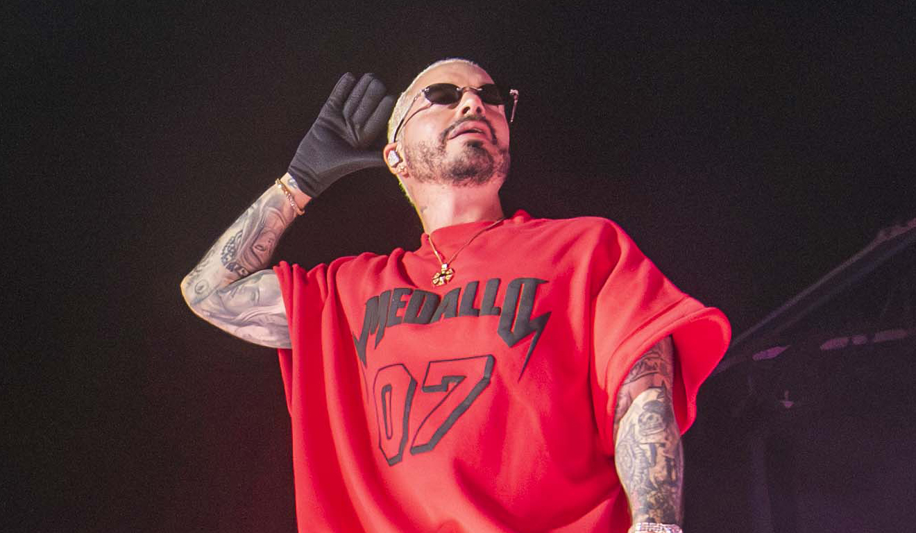 J Balvin canta com Ryan Castro em Curaçao e gera expectativa por feats. no Rock in Rio