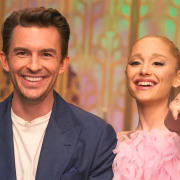 Jonathan Bailey desiste de fazer musical após Ariana Grande sair do elenco
