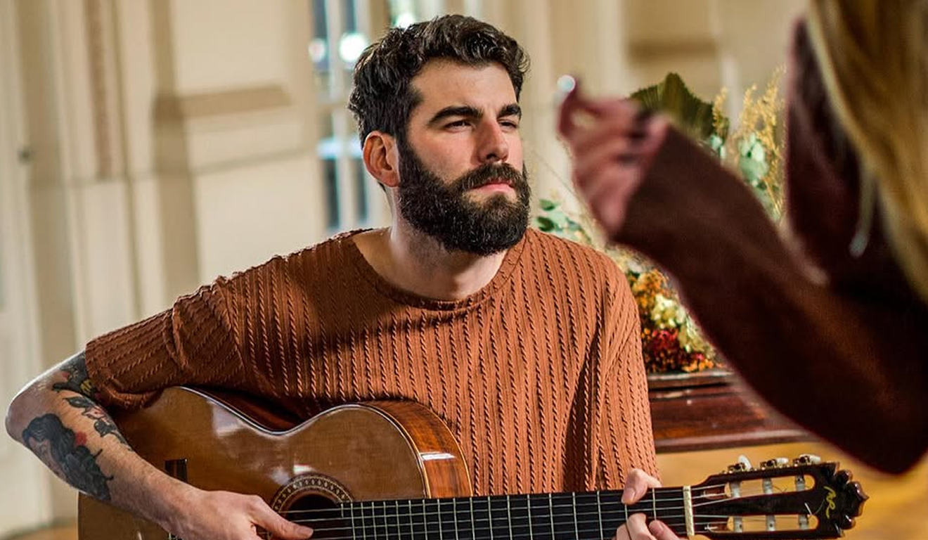 Quem é Julio Raposo, brasileiro indicado ao Grammy Latino de produtor do ano?