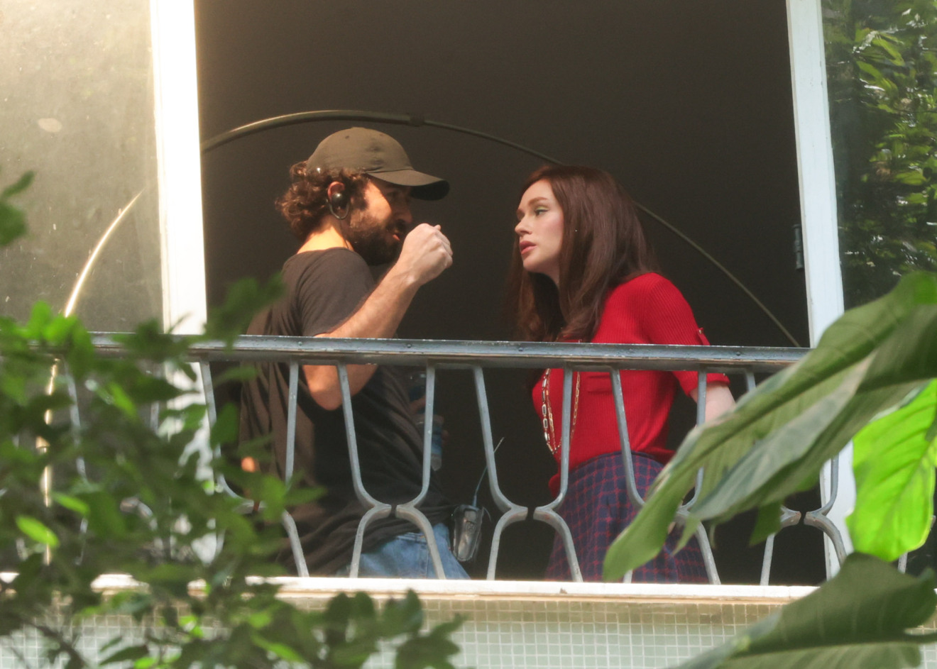 Paparazzo consegue fotos de Marina Ruy Barbosa na cinebiografia de Roberto Carlos
