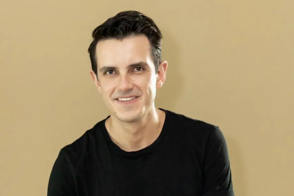 Santos Bravos são realocados para nova gravadora da HYBE para pop latino