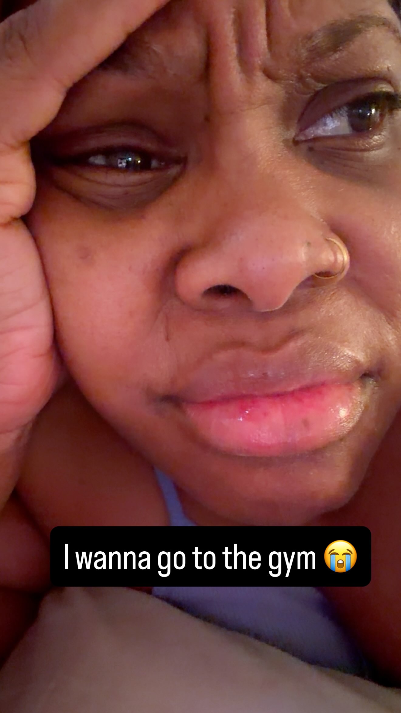 Amber Riley ignora volta de "Glee" e faz posts aleatórios
