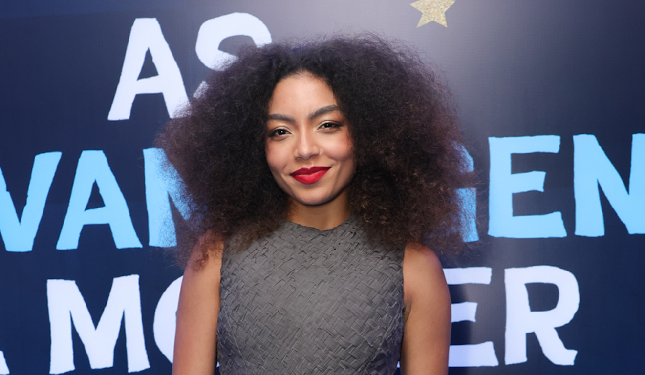 Any Gabrielly mostra álbum solo para amigos: 