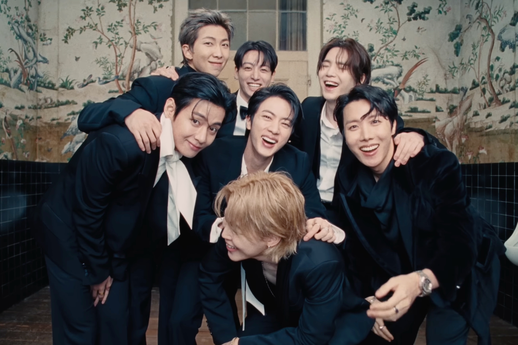 BTS recusa proposta de headliner no Coachella 2027, mantém foco na turnê global
