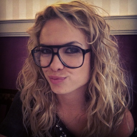 Chay Suede desarquiva fotos de Lua Blanco no Instagram após morte da artista