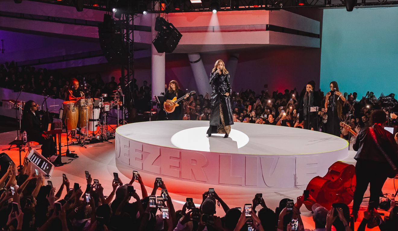 Luísa Sonza estreou projeto Deezer Live com show exclusivo para superfãs em São Paulo
