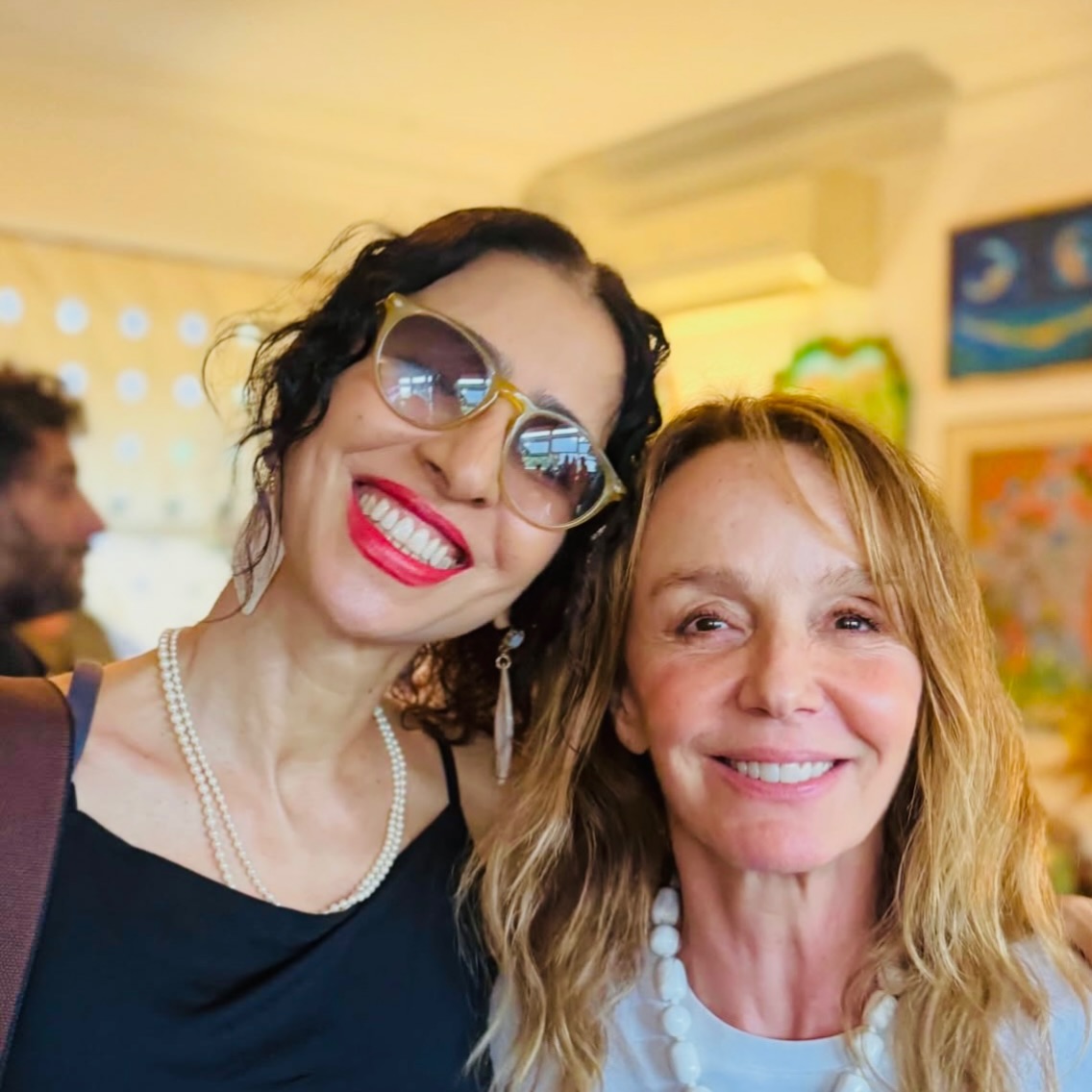 Marisa Monte é tietada por atriz de "Emily em Paris": "35 anos de amor por sua música"